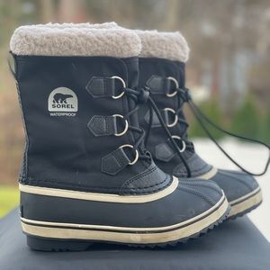Girls Sorel Boot. Carnival. Size 2 Black